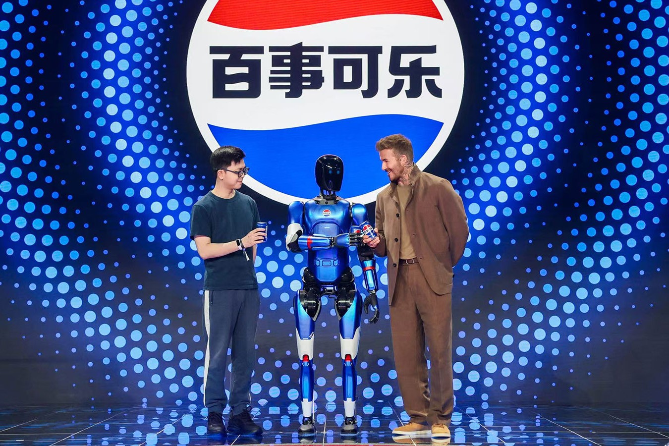 Bb艾弗森(ballbet贝博)机器人携手百事中国共创“百事蓝宝” 共燃渴望新章